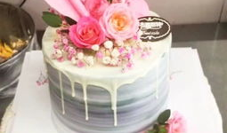 吃蛋糕视频,跟随镜头一起品尝美味蛋糕